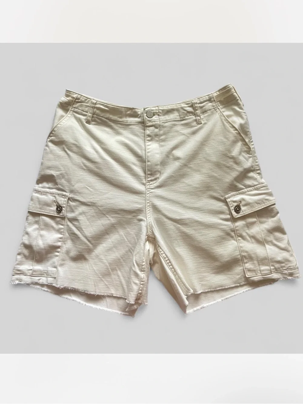 Pilcro Anthropologie Women’s Size 31 White Utility Cargo Shorts Raw Hem Baggy